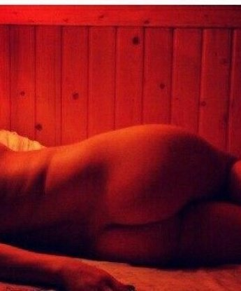 Я креативная и восхитительная леди, обладающая нежными прикосновениями и опытом, которые заставят тебя погрузиться в мир незабываемого блаженства. Невероятное эмоциональное путешествие гарантировано! Я могу предложить тебе широкий диапазон услуг - от утонченного эскорта до ярких ролевых игр. Мои фото говорят сами за себя - я выгляжу сногсшибательно и маняще. Множество благодарных отзывов моих довольных клиентов свидетельствуют о том, что мои услуги являются идеальным выбором для настоящих ценителей удовольствия. Не сомневайся, приходи ко мне и я подарю тебе ночь, которую ты никогда не забудешь! 💋 6893, 23 года